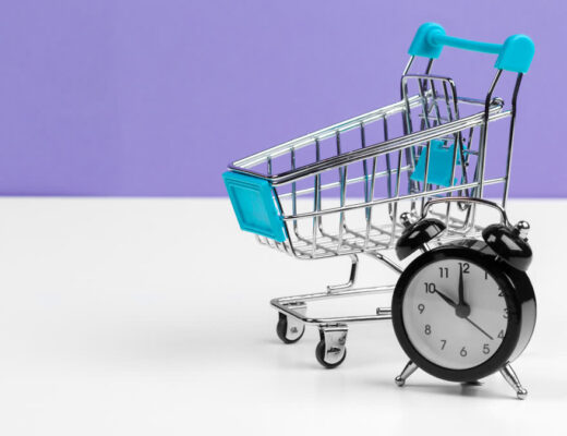 Ilustrační stock: flash sale countdown a košík abstraktně, bez fake UI
