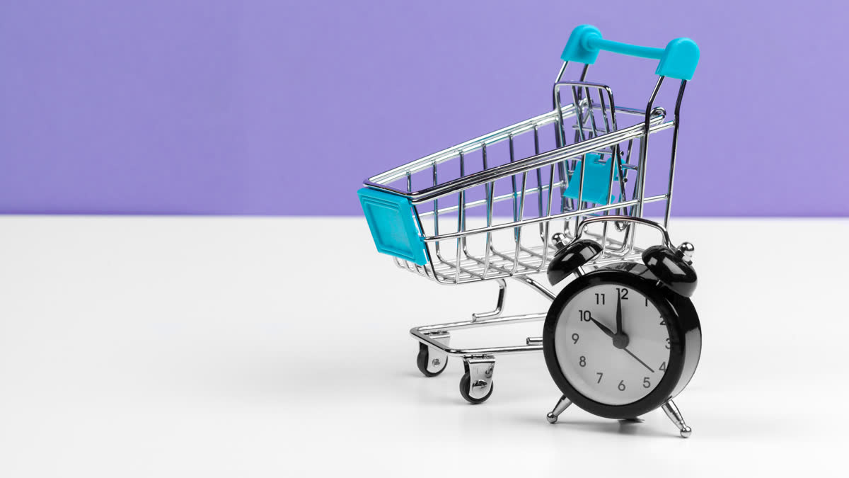 Ilustrační stock: flash sale countdown a košík abstraktně, bez fake UI